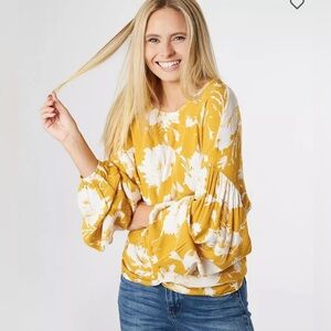 ✨NWT Daytrip Two Tone Floral Top